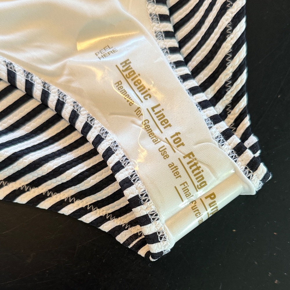 Old Navy Striped High-Waisted Cheeky Bikini Bottom size M (never worn) - Picture 3 of 4